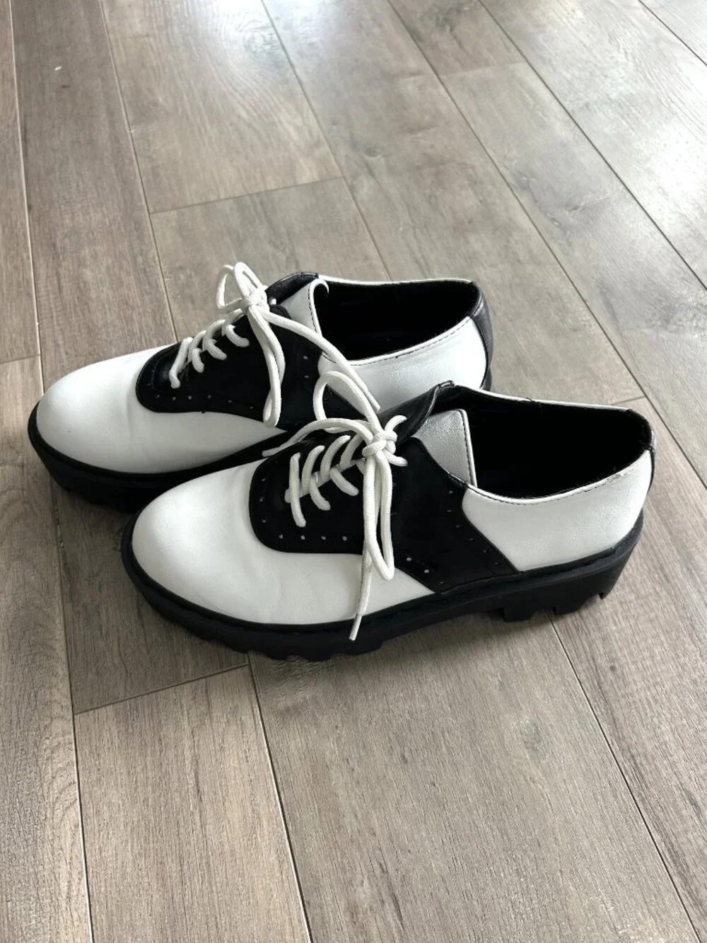 Current Mood two tone platform oxfords, size 8